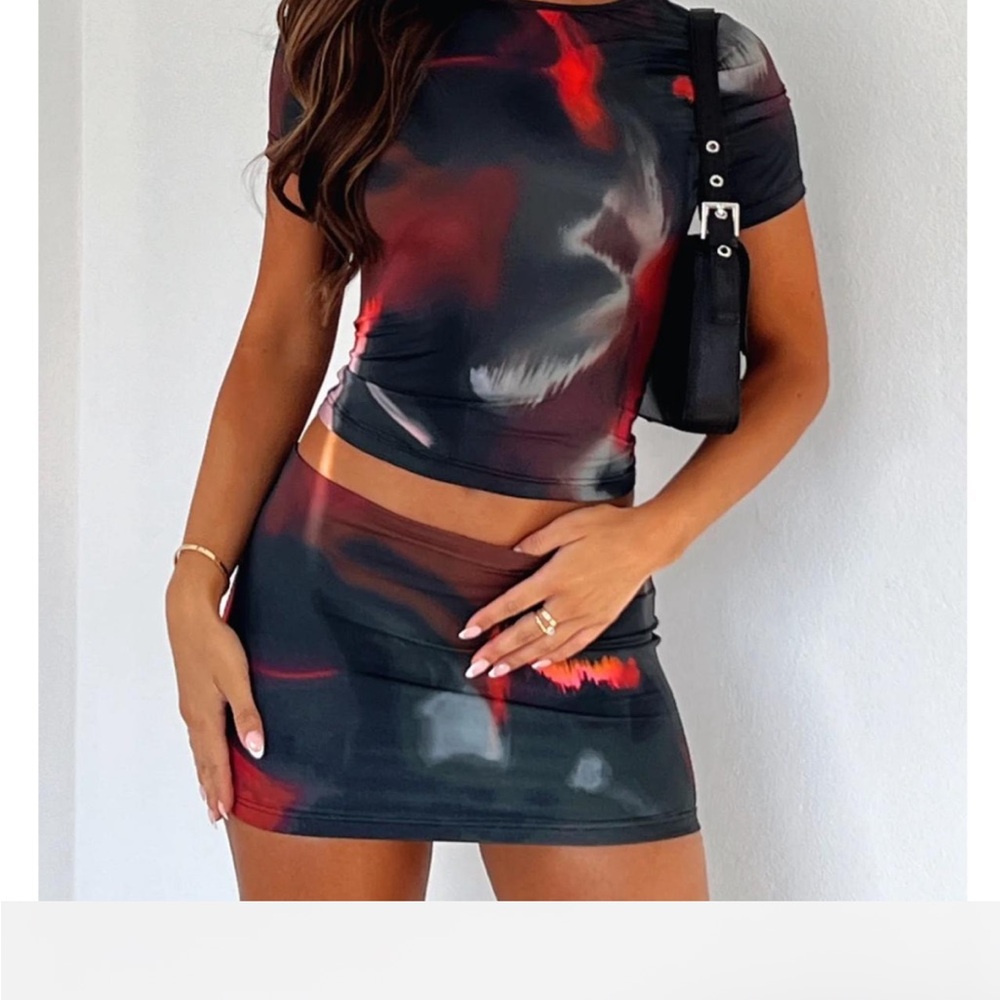 WHITE FOX Late nights mini skirt in Lava Aura